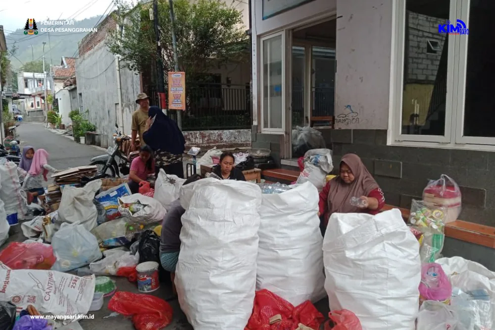 Pengelolaan Limbah Di Bank Sampah Rw.09